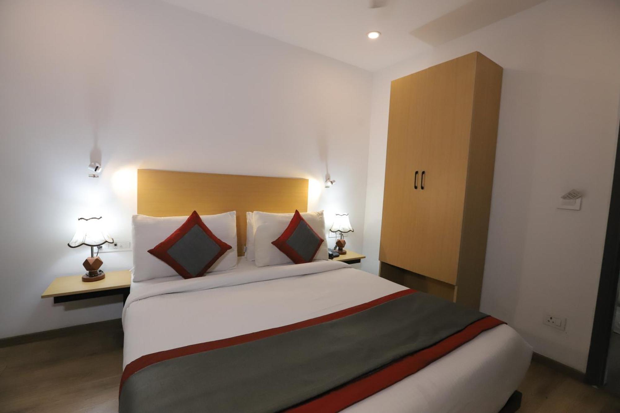 Qotel Hotel Ip Residency East Delhi Preet Vihar New Delhi Buitenkant foto