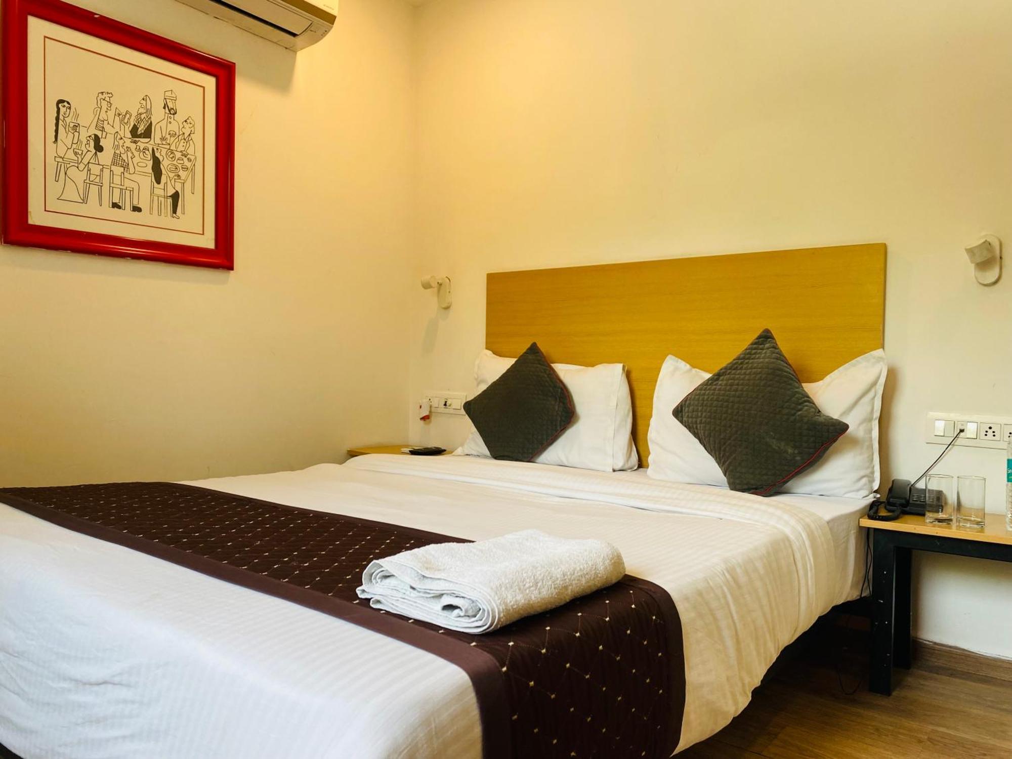 Qotel Hotel Ip Residency East Delhi Preet Vihar New Delhi Buitenkant foto